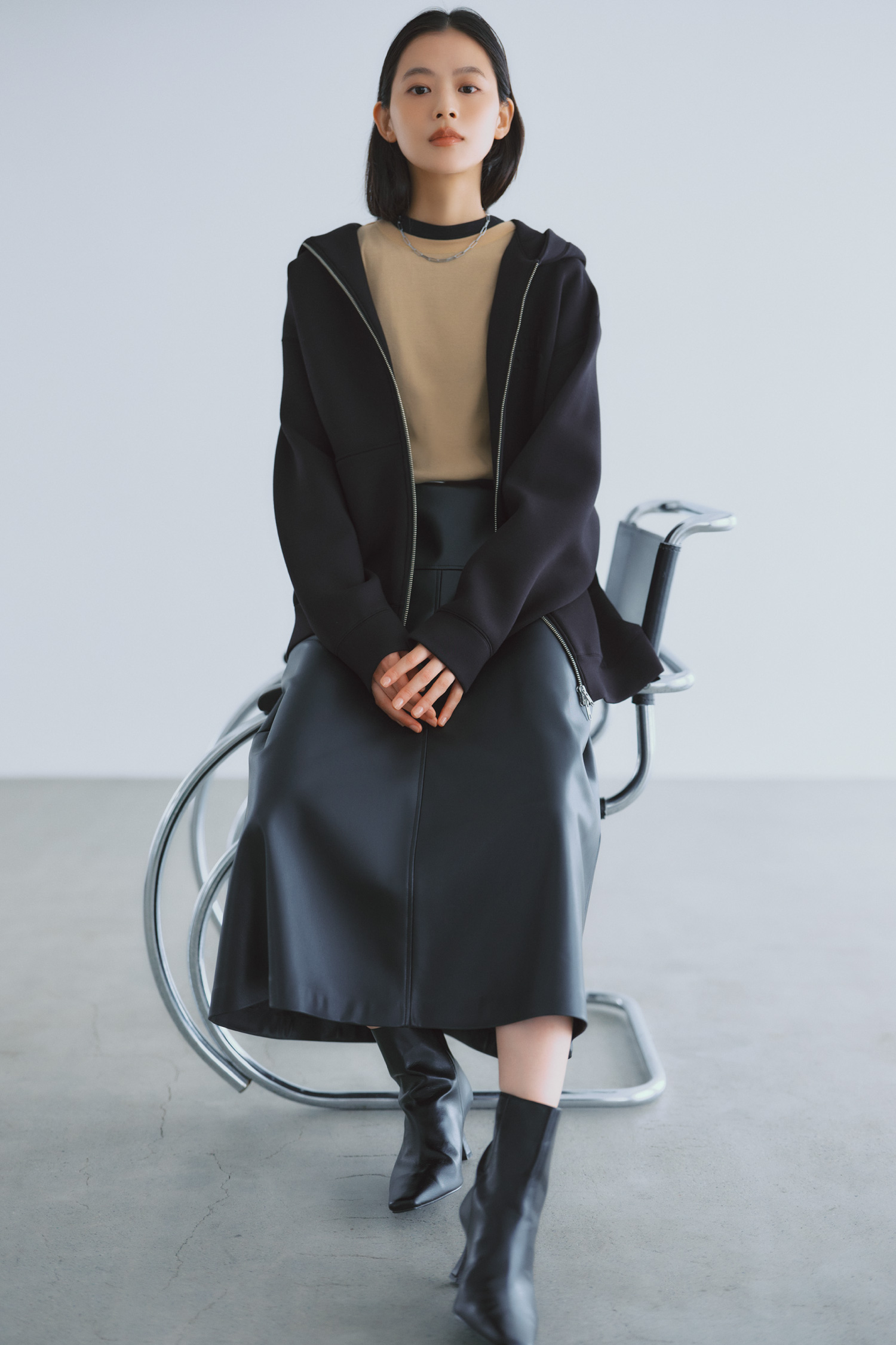 ONLINE LIMITED modern and expressive │ Mila Owen（ミラ オーウェン