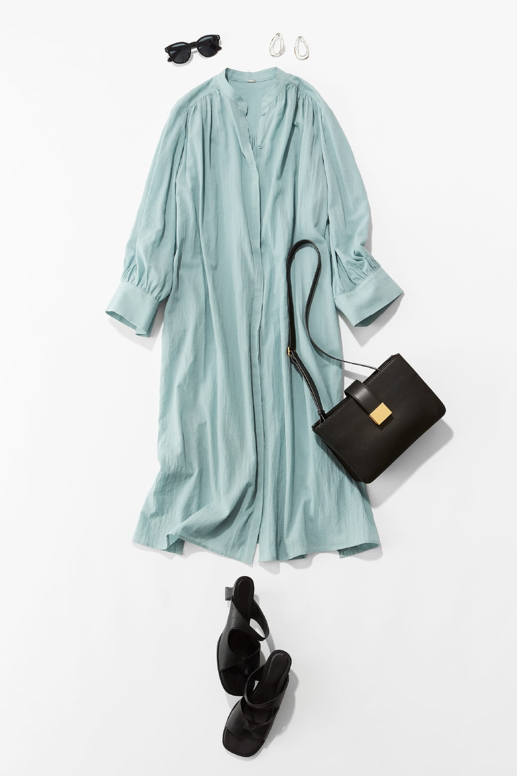 Shirt dress 9,900(tax in), Sunglasses 4,840(tax in), Pierced earrings 4,620(tax in), Bag 8,910(tax in), and Sandals 10,780(tax in)