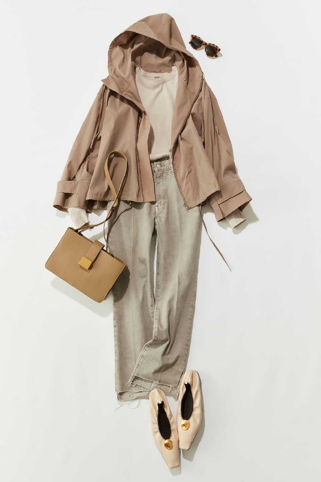 Jacket 11,440yen (tax in), Knit tops 6,270yen (tax in), Pants 8,470yen (tax in), Sunglasses 4,840yen (tax in), Bag 8,910yen (tax in), and Shoes 10,450yen (tax in)