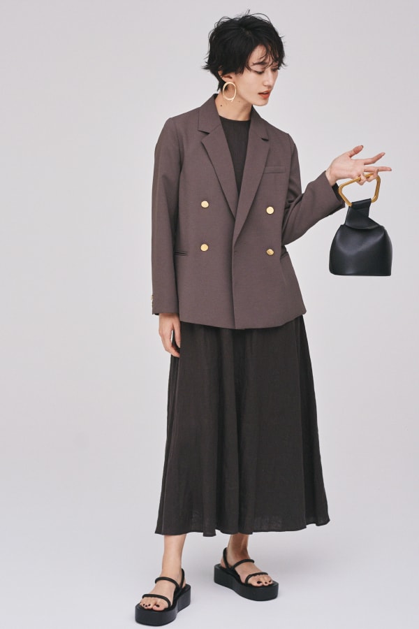 Jacket 13,600yen+tax, Dress 8,000yen+tax, Earrings 4,200yen+tax, Bag 8,100yen+tax, and Sandals 10,500yen+tax