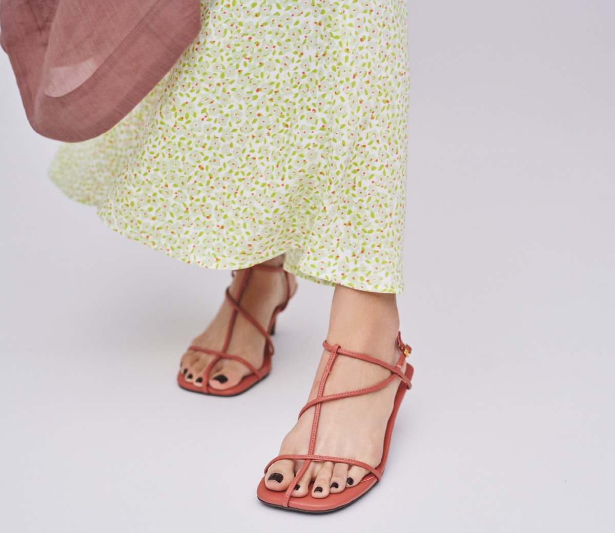 Shirt 8,100yen+tax, Skirt 8,100yen+tax, and Sandals 9,800yen+tax