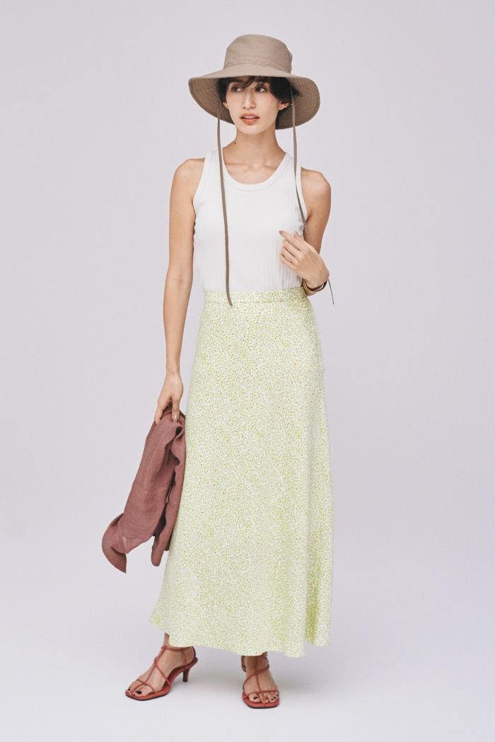 Shirt 8,100yen+tax, Tops 3,500yen+tax, Skirt 8,100yen+tax, Hat 5,800yen+tax, Ear cuffs 3,600yen+tax, and Sandals 9,800yen+tax