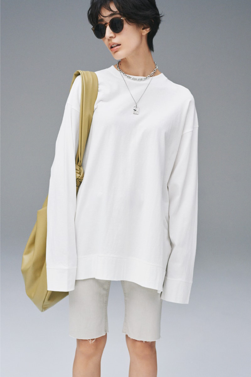 Tops 4,500yen+tax, Pants 6,800yen+tax, Sunglasses 4,200yen+tax, Necklace 4,400yen+tax, Necklace 3,800yen+tax, and Bag 8,300yen+tax