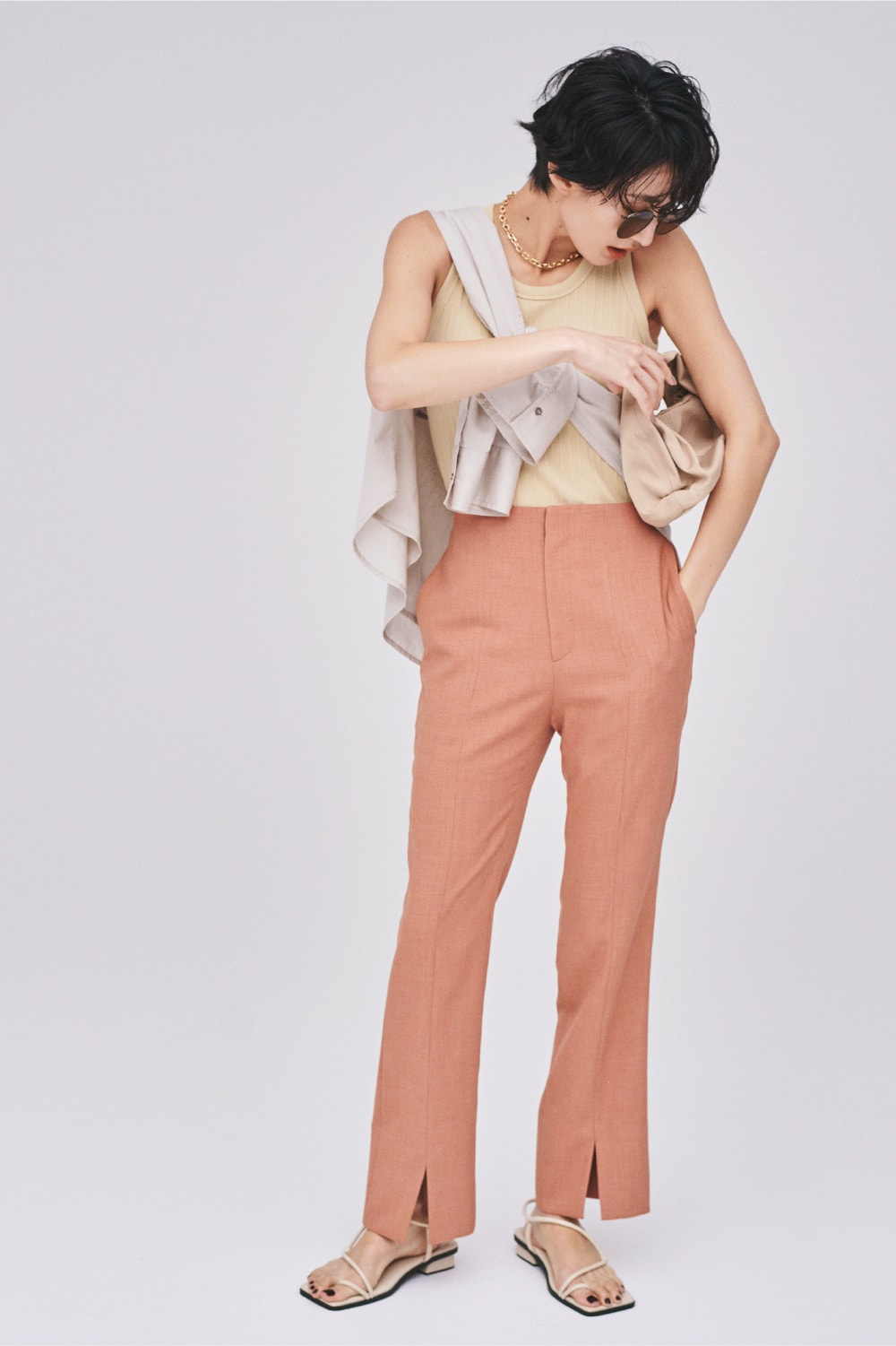 Shirt 7,700yen+tax, Tops 3,500yen+tax, Pants 8,300yen+tax, Sunglasses 4,200yen+tax, Necklace 4,400yen+tax, Bag 7,200yen+tax, and Sandals 9,500yen+tax