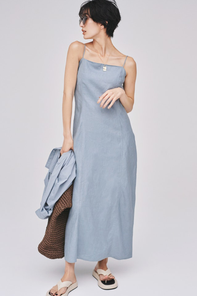 Shirt 7,700yen+tax, Dress 8,800yen+tax, Sunglasses 4,200yen+tax, Necklace 3,800yen+tax, Bag 10,400yen+tax, and Sandals 9,800yen+tax