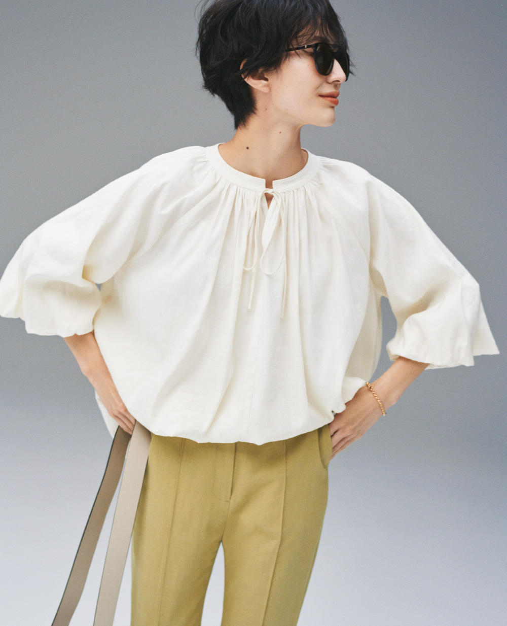 Blouse 8,100yen+tax, Gilet 9,000yen+tax, Pants 8,100yen+tax, Sunglasses 4,200yen+tax, Bracelet 4,200yen+tax, and Bag 7,700yen+tax