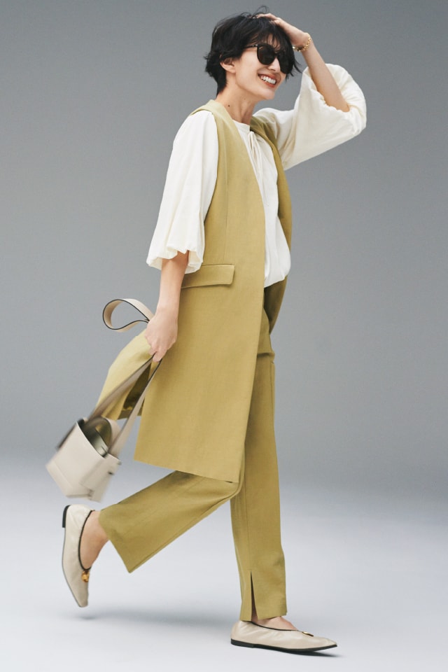 Blouse 8,100yen+tax, Gilet 9,000yen+tax, Pants 8,100yen+tax, Sunglasses 4,200yen+tax, Bracelet 4,200yen+tax, Bag 7,700yen+tax, and Shoes 9,500yen+tax