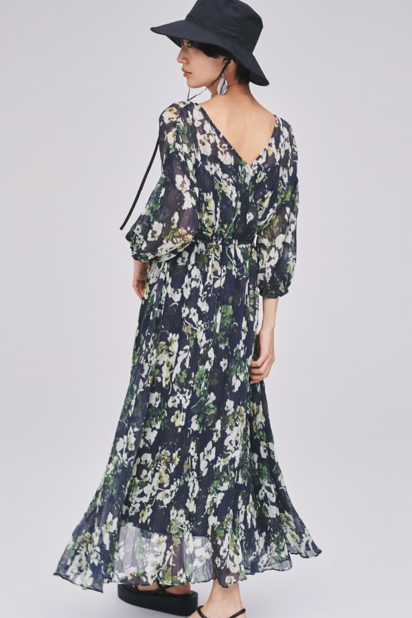 Dress 12,500yen+tax, Earrings 4,400yen+tax, Hat 5,800yen+tax, and Sandals 10,500yen+tax