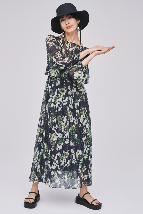 Dress 12,500yen+tax, Earrings 4,400yen+tax, Hat 5,800yen+tax, and Sandals 10,500yen+tax