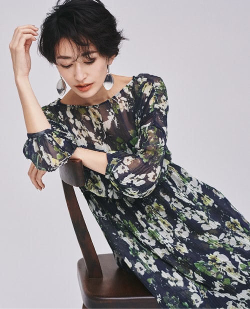 Dress 12,500yen+tax, and Earrings 4,400yen+tax