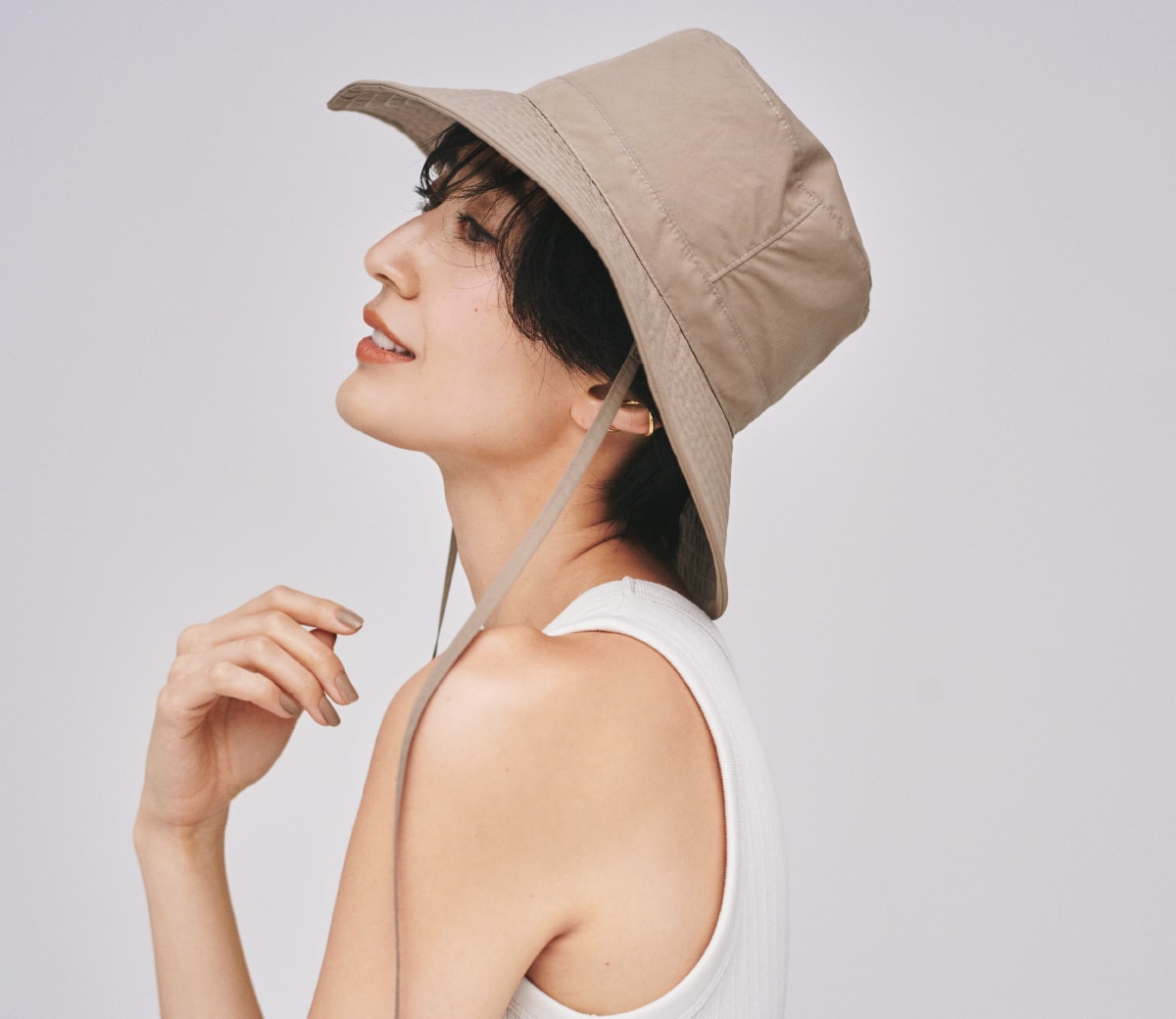Knit tops 4,200yen+tax, Hat 5,800yen+tax, and Earrings 4,400yen+tax