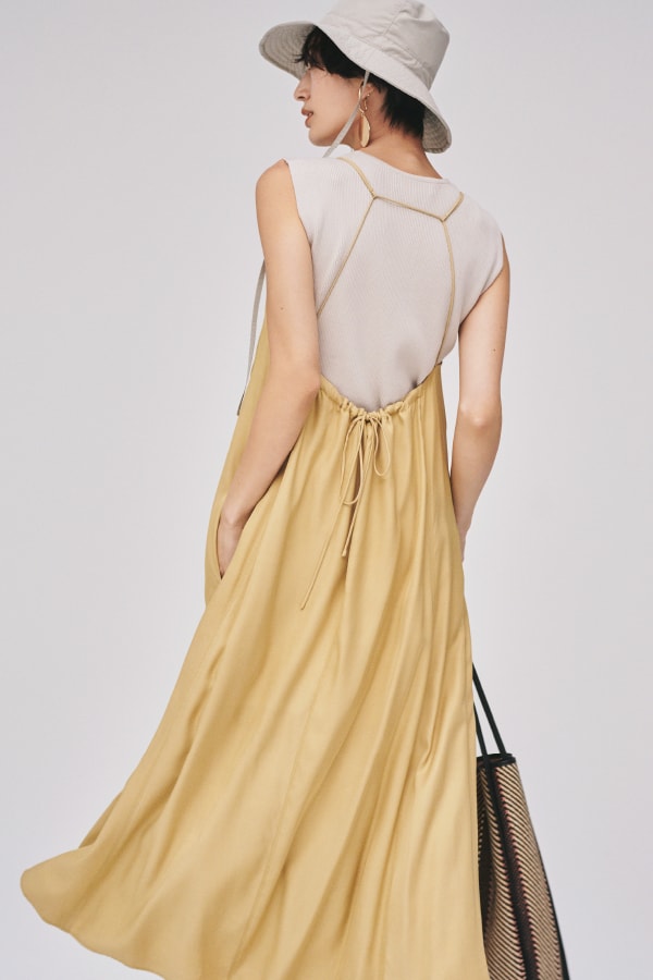 Shirt 7,200yen+tax, Knit tops 4,200yen+tax, Dress 9,000yen+tax, Hat 5,800yen+tax, Earrings 4,400yen+tax, Bag 8,800yen+tax, and Sandals 9,800yen+tax