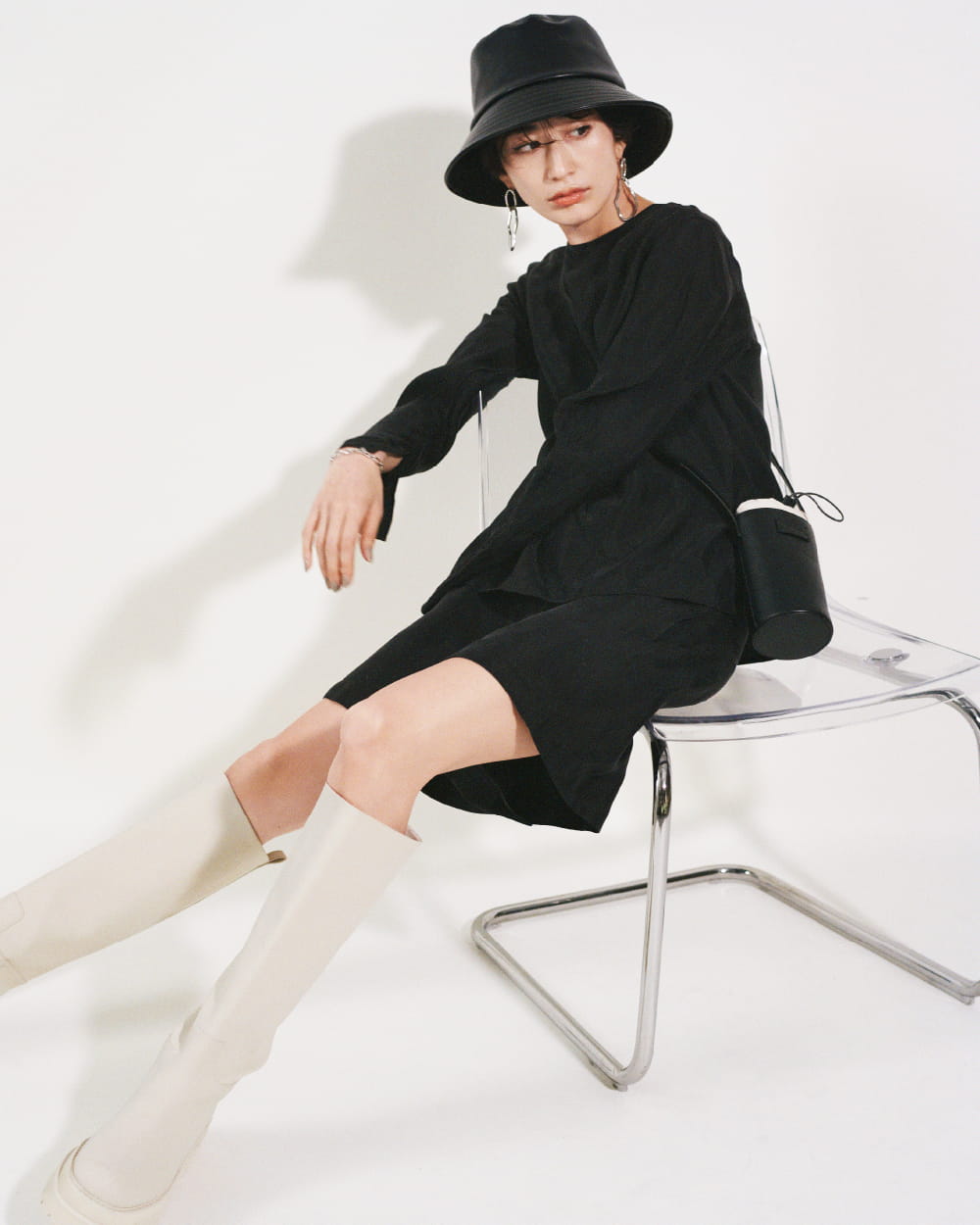 Blouse 7,480yen (tax in), Pants 6,930yen (tax in), Hat 5,940yen (tax in), Pierced earrings 4,620yen (tax in), Bracelet 4,400yen (tax in), Bag 7,480yen (tax in), and Boots 17,160yen (tax in)