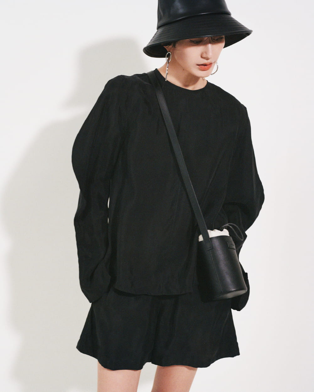 Blouse 7,480yen (tax in), Pants 6,930yen (tax in), Hat 5,940yen (tax in), Pierced earrings 4,620yen (tax in), Bracelet 4,400yen (tax in), Bag 7,480yen (tax in), and Boots 17,160yen (tax in)