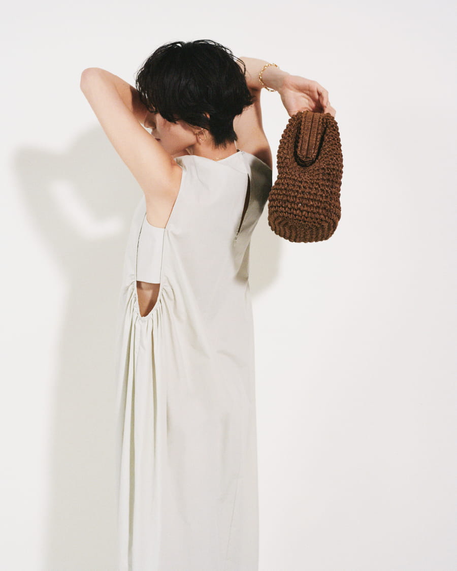 Dress 12,100yen (tax in), Pierced earrings 4,180yen (tax in), Bracelet 4,400yen (tax in), Necklace 4,620yen (tax in), Bag 9,680yen (tax in), and Sandals 10,120yen (tax in)