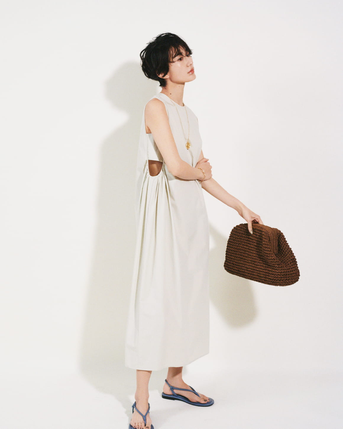 Dress 12,100yen (tax in), Pierced earrings 4,180yen (tax in), Bracelet 4,400yen (tax in), Necklace 4,620yen (tax in), Bag 9,680yen (tax in), and Sandals 10,120yen (tax in)