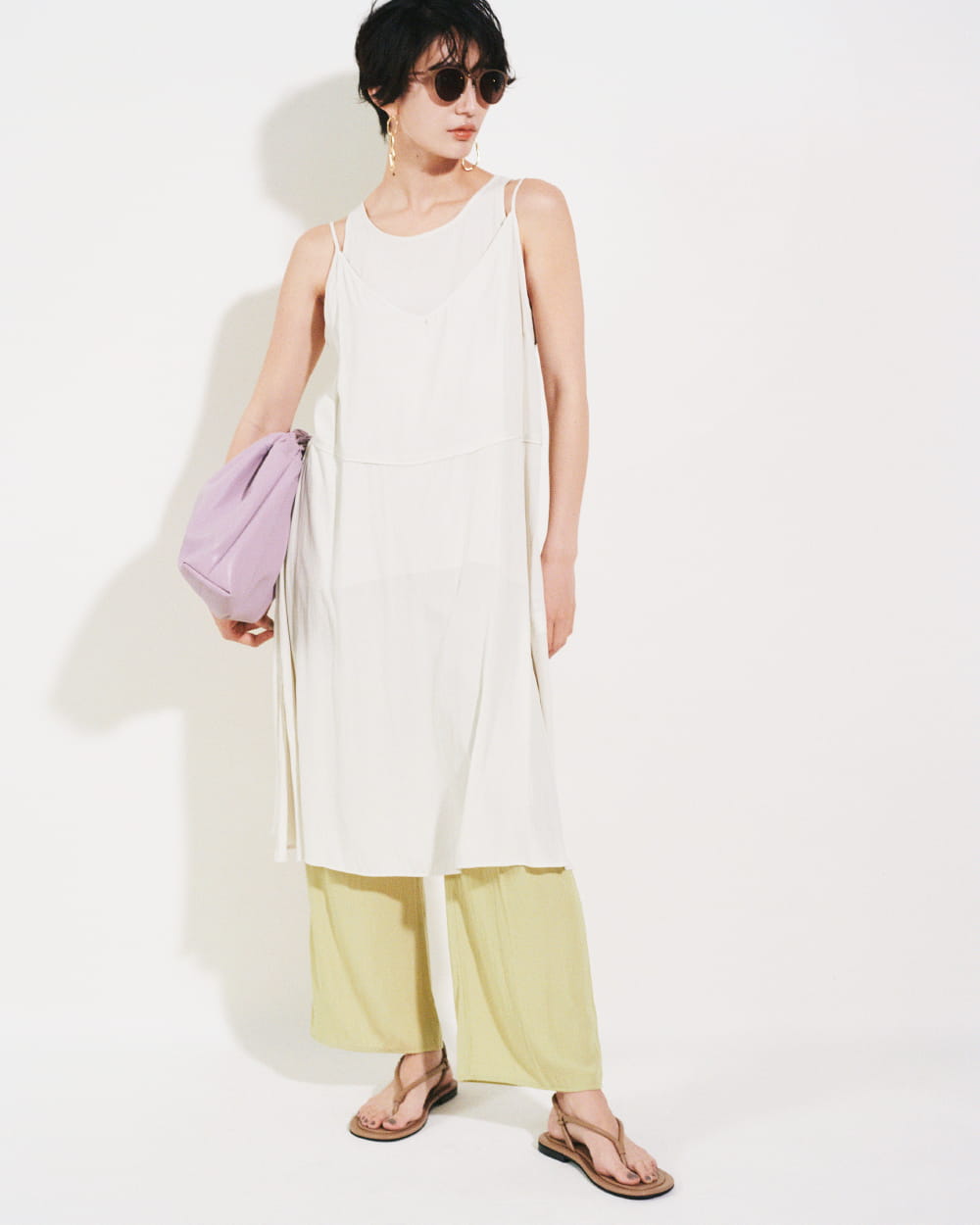 Tops 9,130yen (tax in), Pants 8,910yen (tax in), Sunglasses 4,620yen (tax in), Pierced earrings 4,620yen (tax in), Bag 8,910yen (tax in), and Sandals 10,120yen (tax in)