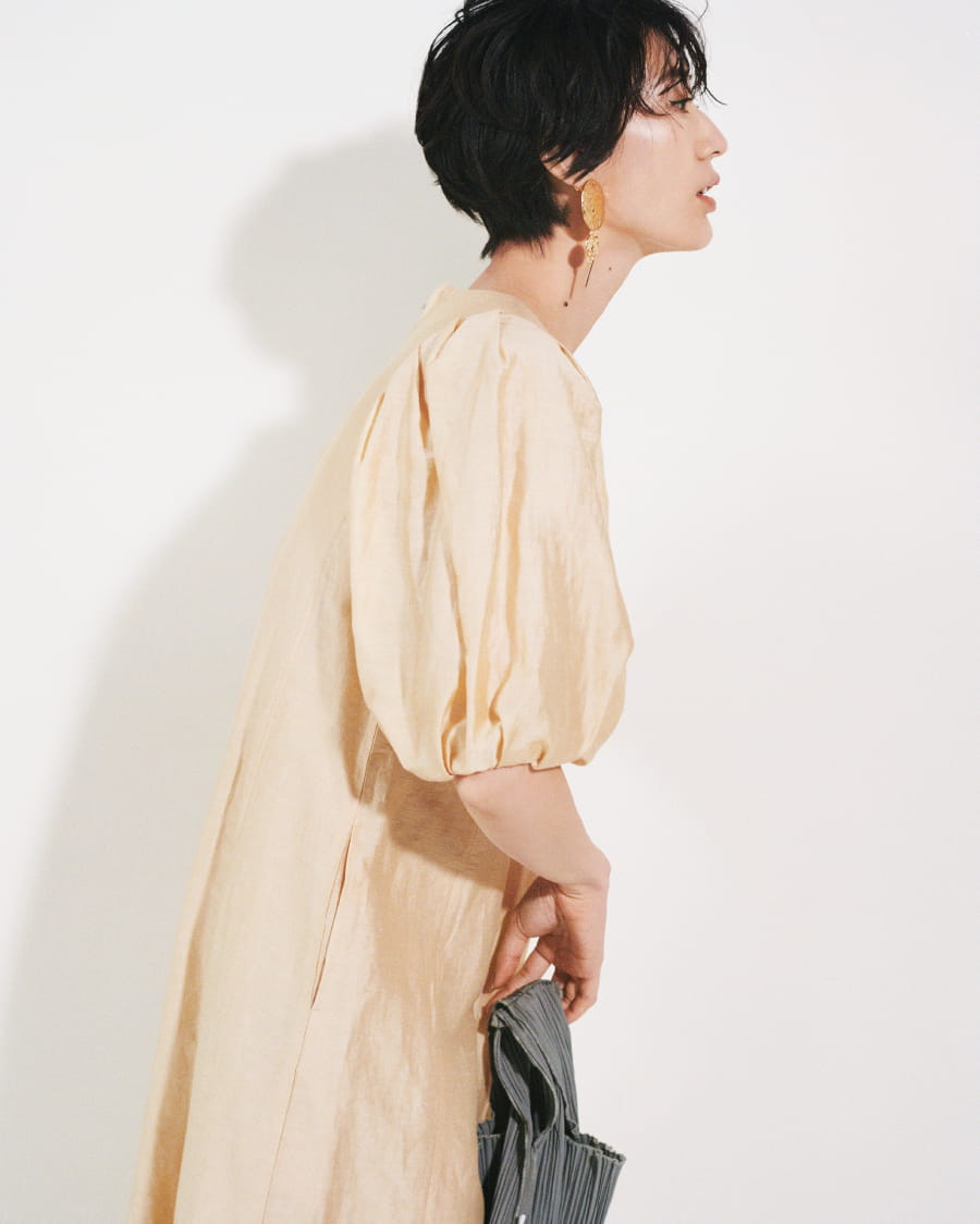 Dress 12,100yen (tax in), Sunglasses 4,620yen (tax in), Earrings 4,840yen (tax in), Eco bag 3,190yen (tax in), and Sandals 10,120yen (tax in)