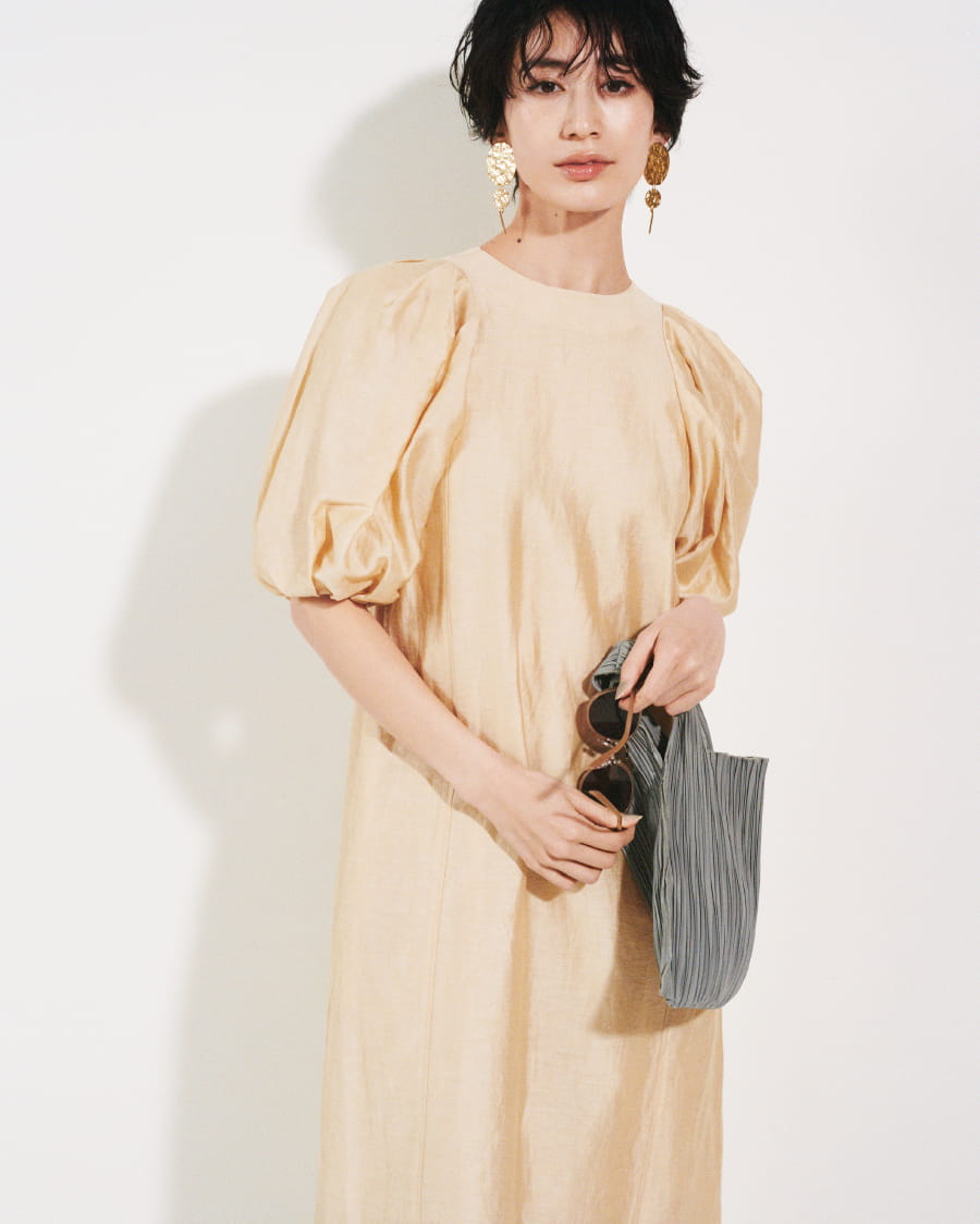 Dress 12,100yen (tax in), Sunglasses 4,620yen (tax in), Earrings 4,840yen (tax in), Eco bag 3,190yen (tax in), and Sandals 10,120yen (tax in)