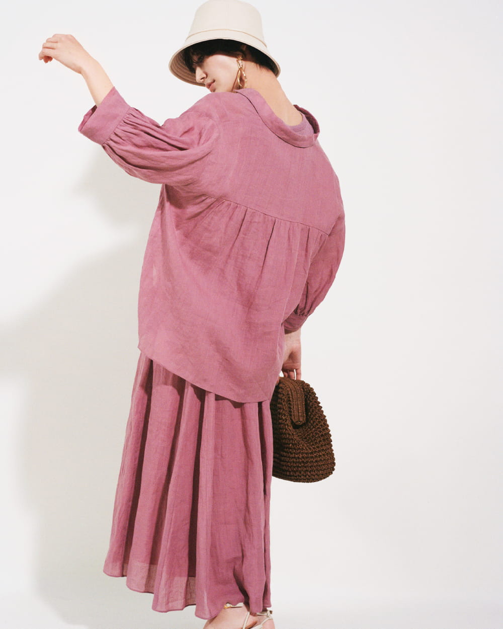 Dress 15,400yen (tax in), Hat 5,940yen (tax in), Pierced earrings 4,620yen (tax in), Bag 9,680yen (tax in), and Sandals 10,780yen (tax in)