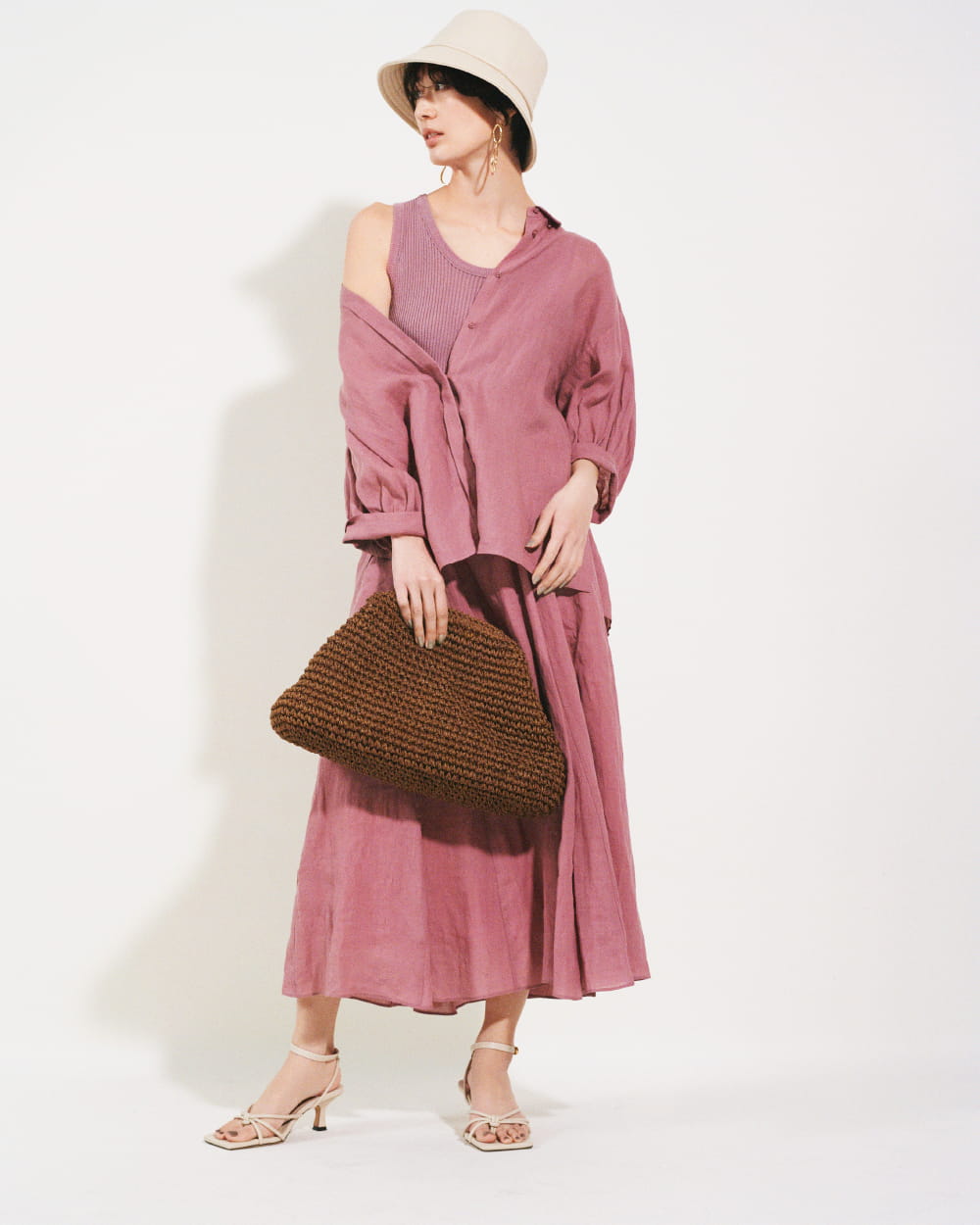 Dress 15,400yen (tax in), Hat 5,940yen (tax in), Pierced earrings 4,620yen (tax in), Bag 9,680yen (tax in), and Sandals 10,780yen (tax in)