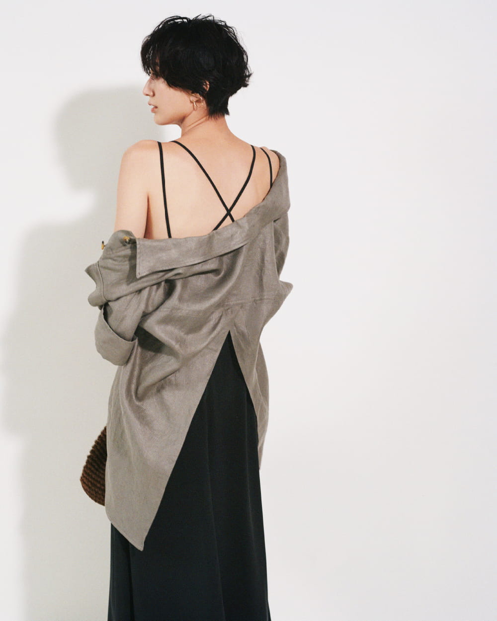 Jacket 10,450yen (tax in), Dress 10,450yen (tax in), Pierced earrings 4,180yen (tax in), Bracelet 4,400yen (tax in), Bag 9,680yen (tax in), and Sandals 10,890yen (tax in)