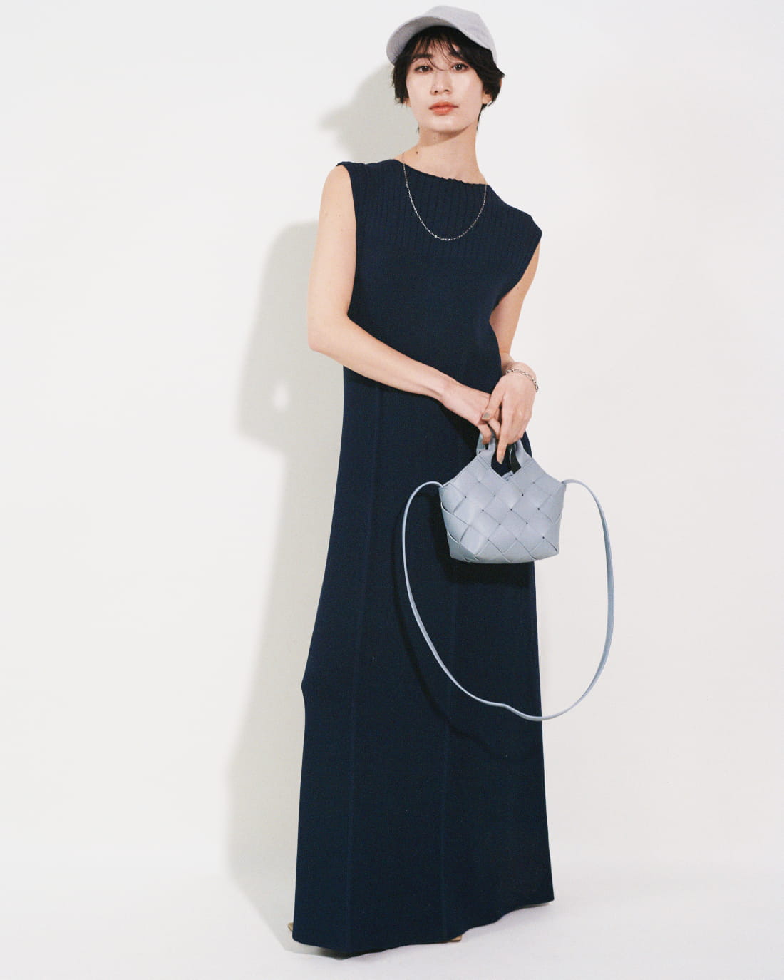 Knit dress 9,460yen (tax in), Cap 5,500yen (tax in), Necklace 4,620yen (tax in), Bracelet 4,400yen (tax in), Bag 9,460yen (tax in), and Sandals 10,780yen (tax in)