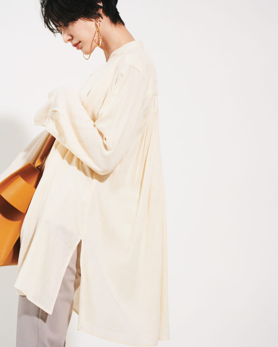 Blouse 8,910yen (tax in), Pants 8,470yen (tax in), Pierced earrings 4,620yen (tax in), Bracelet 4,400yen (tax in), and Bag 10,010yen (tax in)