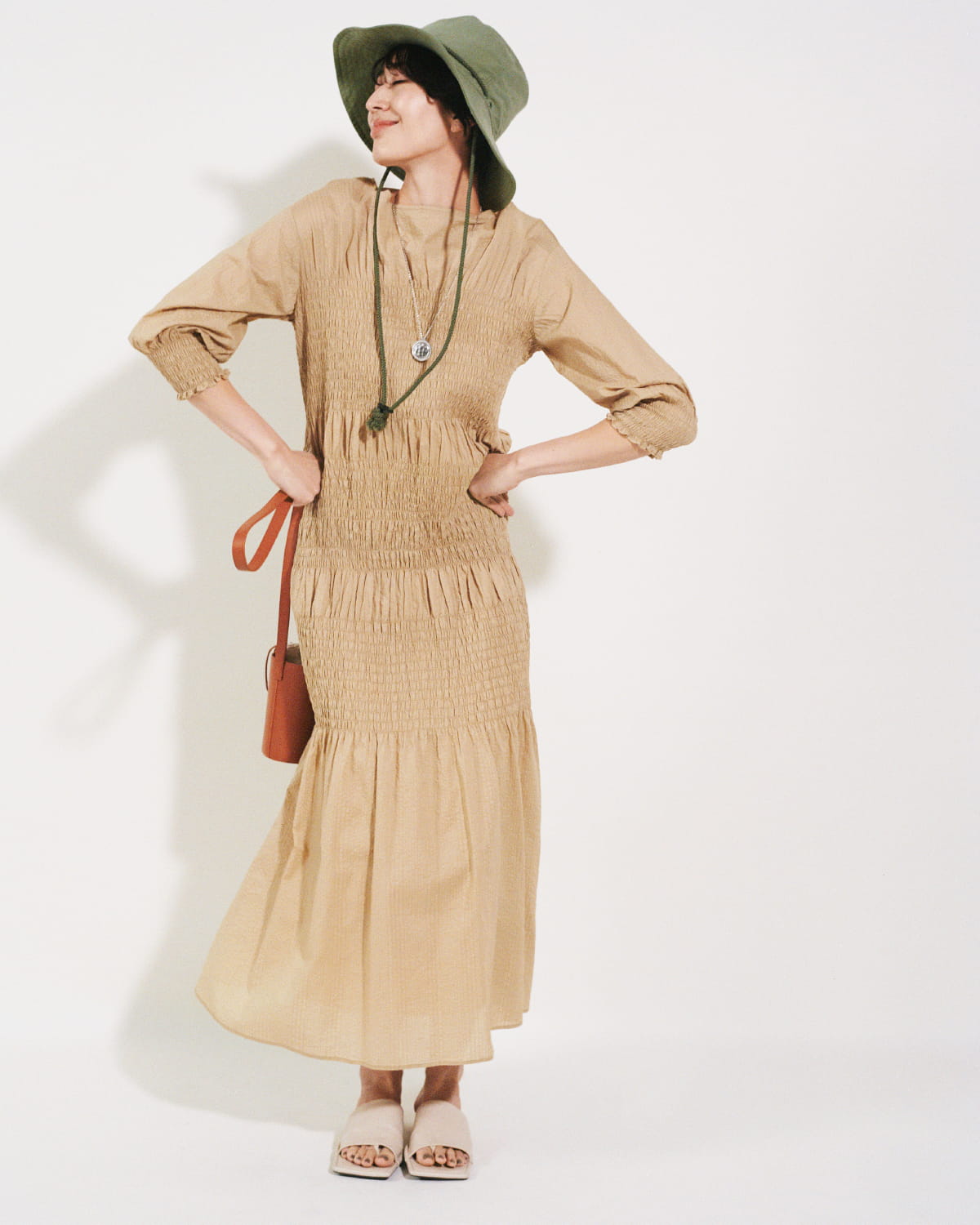 Dress 11,440yen (tax in), Hat 6,380yen (tax in), Necklace 4,620yen (tax in), Bag 7,480yen (tax in), and Sandals 10,120yen (tax in)