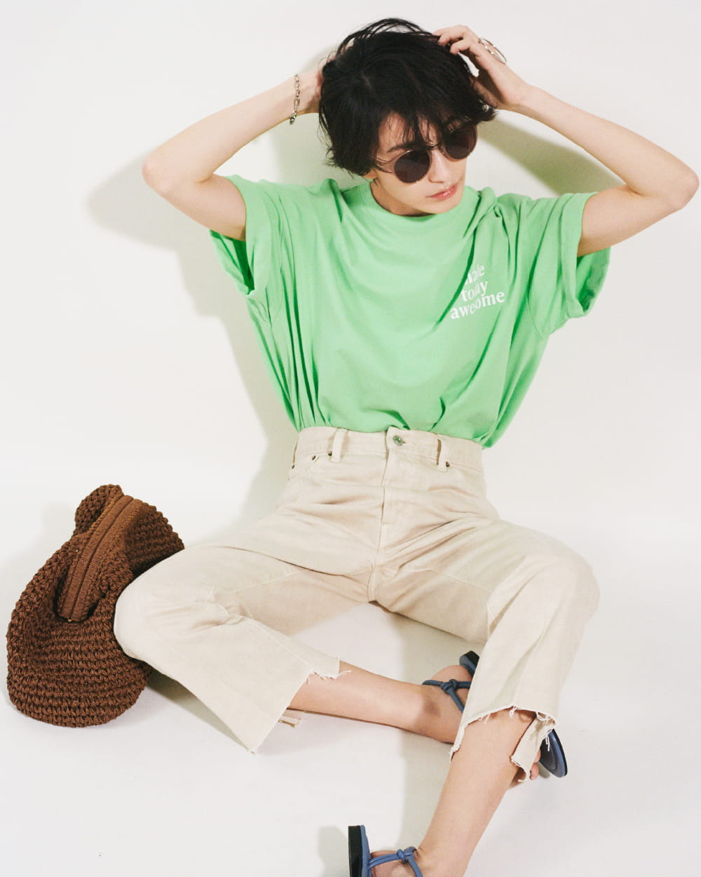 Tops 4,180yen (tax in), Pants 8,470yen (tax in), Sunglasses 4,620yen (tax in), Bracelet 4,400yen (tax in), Rings 3,520yen (tax in), Bag 9,680yen (tax in), and Sandals 10,120yen (tax in)