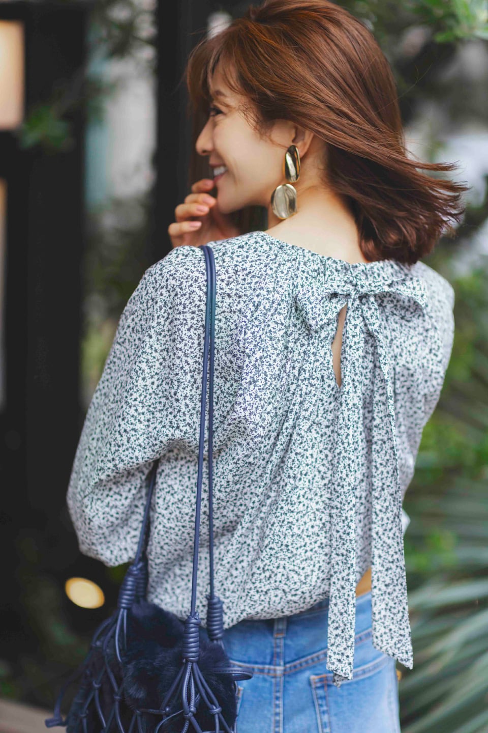 Tops 8,910yen(tax in), Pants 9,130yen(tax in), Earrings 5,720yen(tax in), Bag 8,910yen(tax in), and Shoes 13,970yen(tax in)