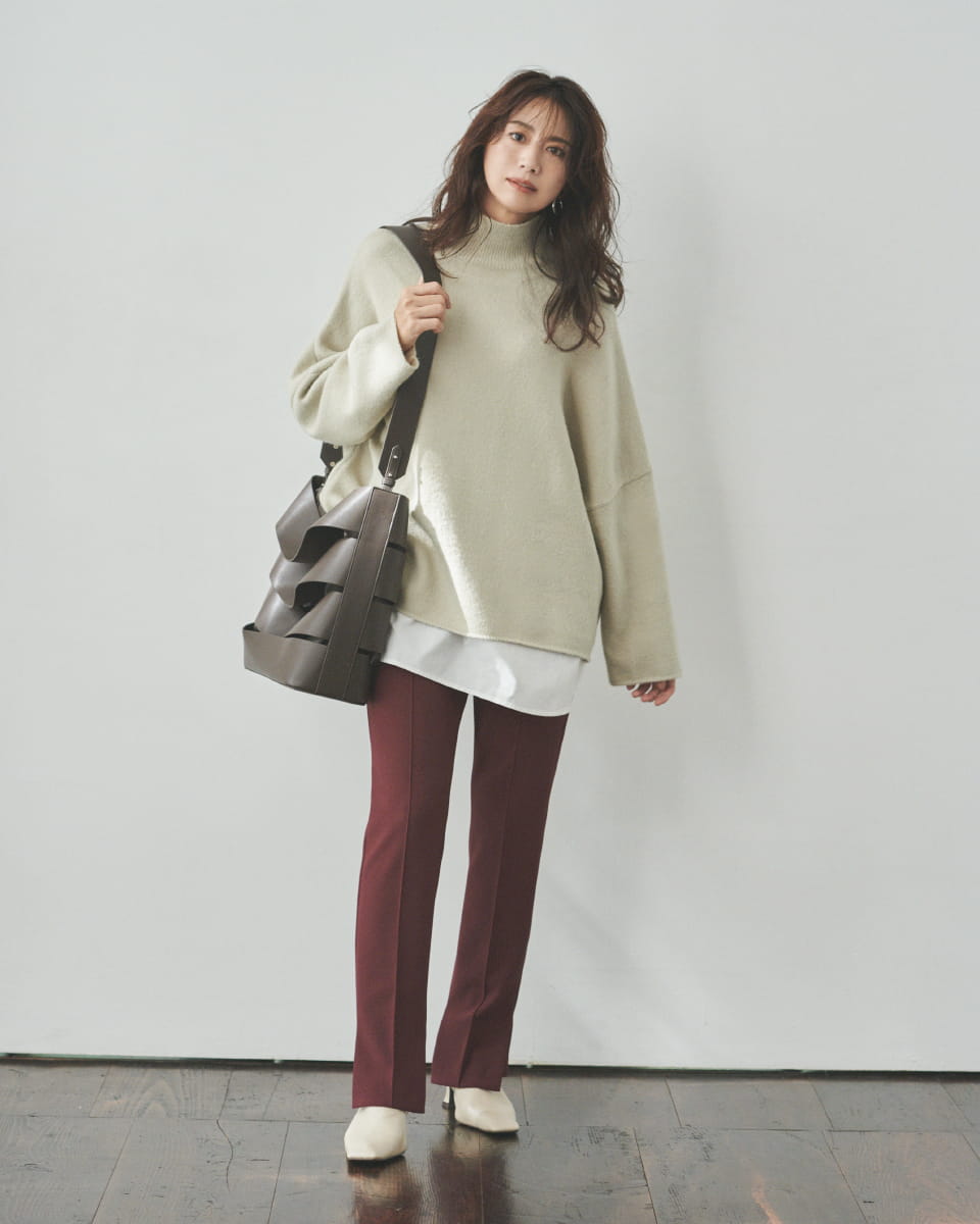 Coat 27,000yen+tax, Knit tops 9,000yen+tax, Pants 8,000yen+tax, Earrings 4,200yen+tax, Bag 10,500yen+tax, and Shoes 11,300yen+tax