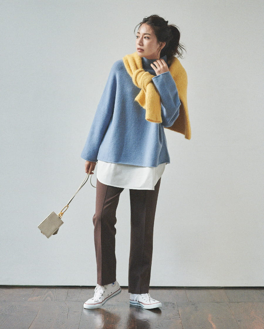 Knit tops 11,000yen+tax, Knit tops 9,000yen+tax, Pants 8,600yen+tax, Pierced earrings 3,600yen+tax, and Bag 8,600yen+tax