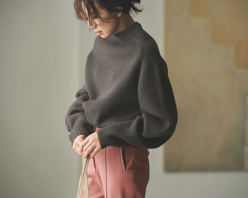 Knit tops 8,100yen+tax, Pants 8,600yen+tax, Stole 7,800yen+tax, Bag 7,700yen+tax, and Shoes 9,800yen+tax