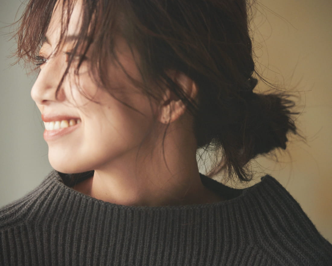 Knit tops 8,100yen+tax, Pants 8,600yen+tax, Stole 7,800yen+tax, Bag 7,700yen+tax, and Shoes 9,800yen+tax