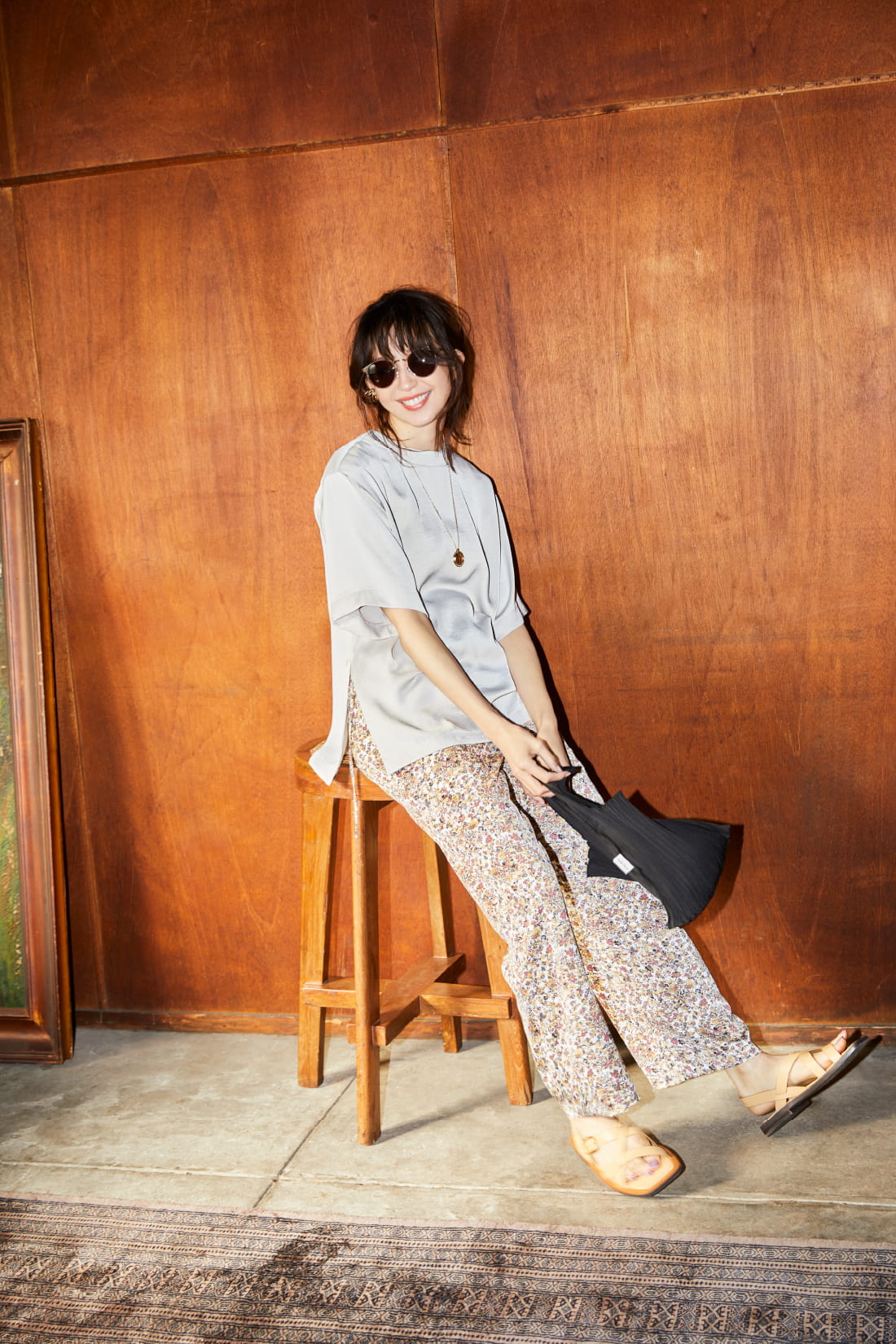 Blouse 6,380yen(tax in), Pants 8,910yen(tax in), Sunglasses 4,620yen(tax in), Ear cuffs 4,620yen(tax in), Necklace 4,620yen(tax in), Eco bag 3,190yen(tax in), and Sandals 10,890yen(tax in)