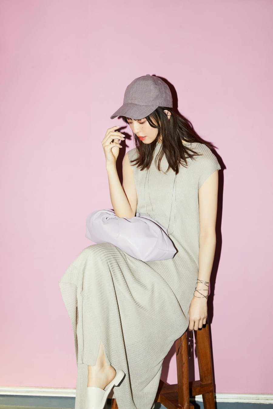 Knit dress 9,130yen(tax in), Knit leggings 5,500yen(tax in), Cap 5,500yen(tax in), Sunglasses 4,620yen(tax in), Ear cuffs 3,960yen(tax in), Necklace 4,840yen(tax in), Bangle 4,950yen(tax in), Bag 8,910yen(tax in), and Sandals 10,120yen(tax in)