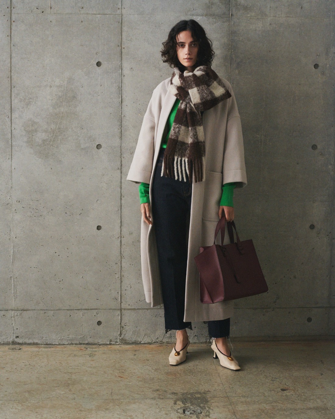 Coat 29,700yen(tax in), Knit tops 7,480yen(tax in), Pants 8,910yen(tax in), Stole 6,160yen(tax in), Bag 9,680yen(tax in), and Shoes 12,100yen(tax in)