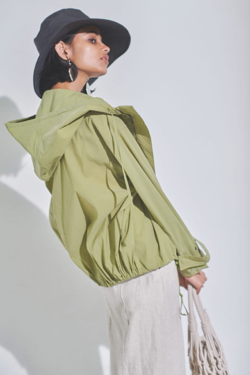 Jacket 11,440yen(tax in), Knit tops 4,400yen(tax in), Skirt 10,450yen(tax in), Hat 6,380yen(tax in), Earrings 4,840yen(tax in), Necklace 4,840yen(tax in), Bag 8,910yen(tax in), and Sandals 10,450yen(tax in)