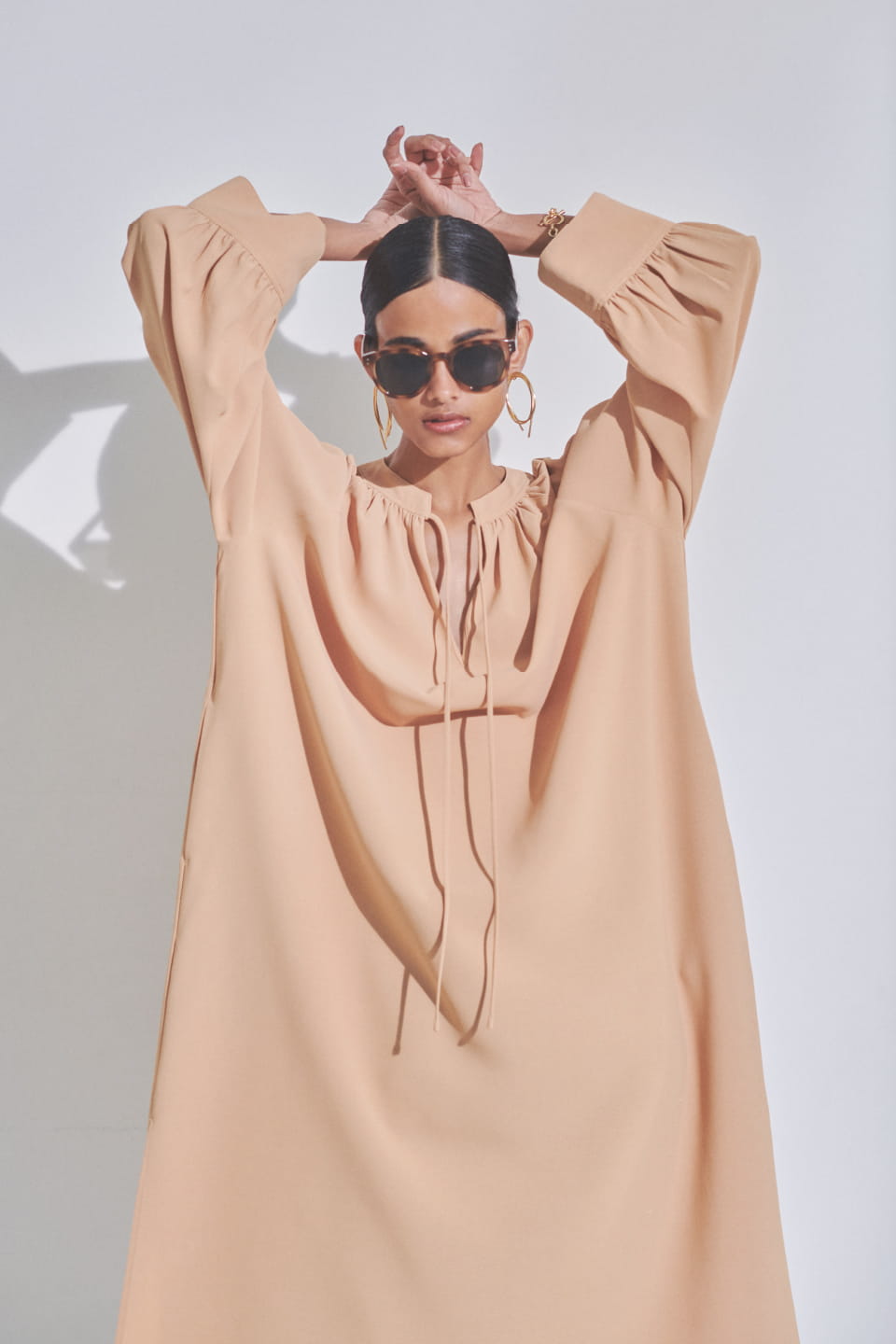 Blouse 9,680yen(tax in), Pants 8,470yen(tax in), Sunglasses 4,840yen(tax in), Earrings 4,620yen(tax in), Bracelet 4,620yen(tax in), Bag 7,920yen(tax in), and Sandals 10,780yen(tax in)